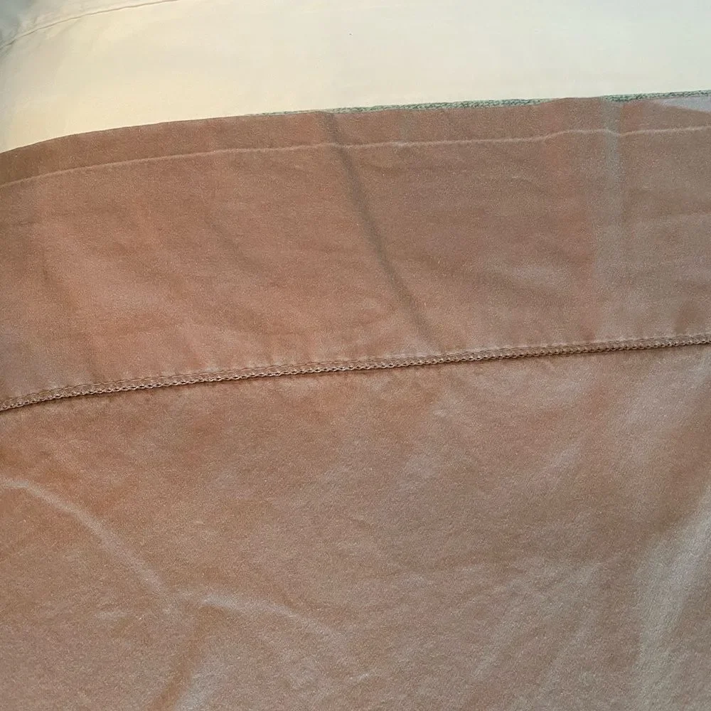 Luxurious Tan Bedding Sheet Set by Feildcrest 100% Egyptian cotton